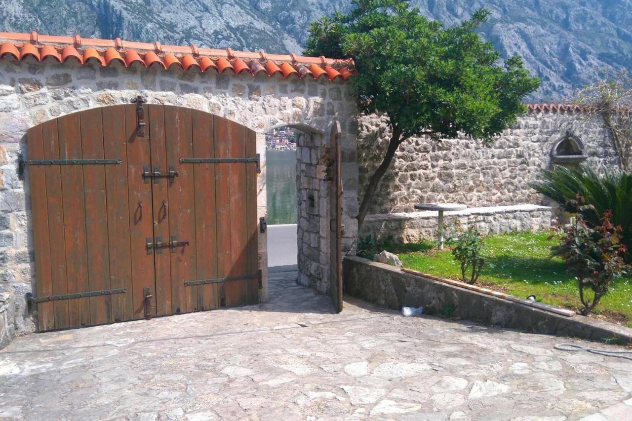 Mediterranean Holiday House & Apartments Kotor Ngoại thất bức ảnh