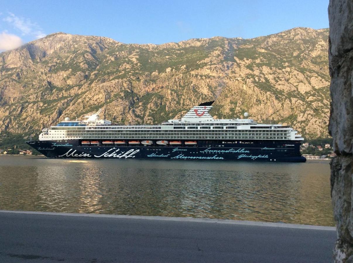 Mediterranean Holiday House & Apartments Kotor Ngoại thất bức ảnh