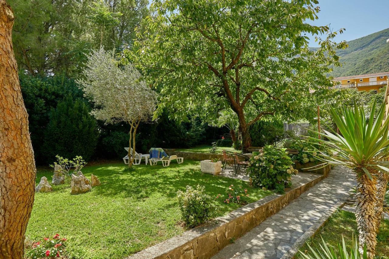 Mediterranean Holiday House & Apartments Kotor Ngoại thất bức ảnh