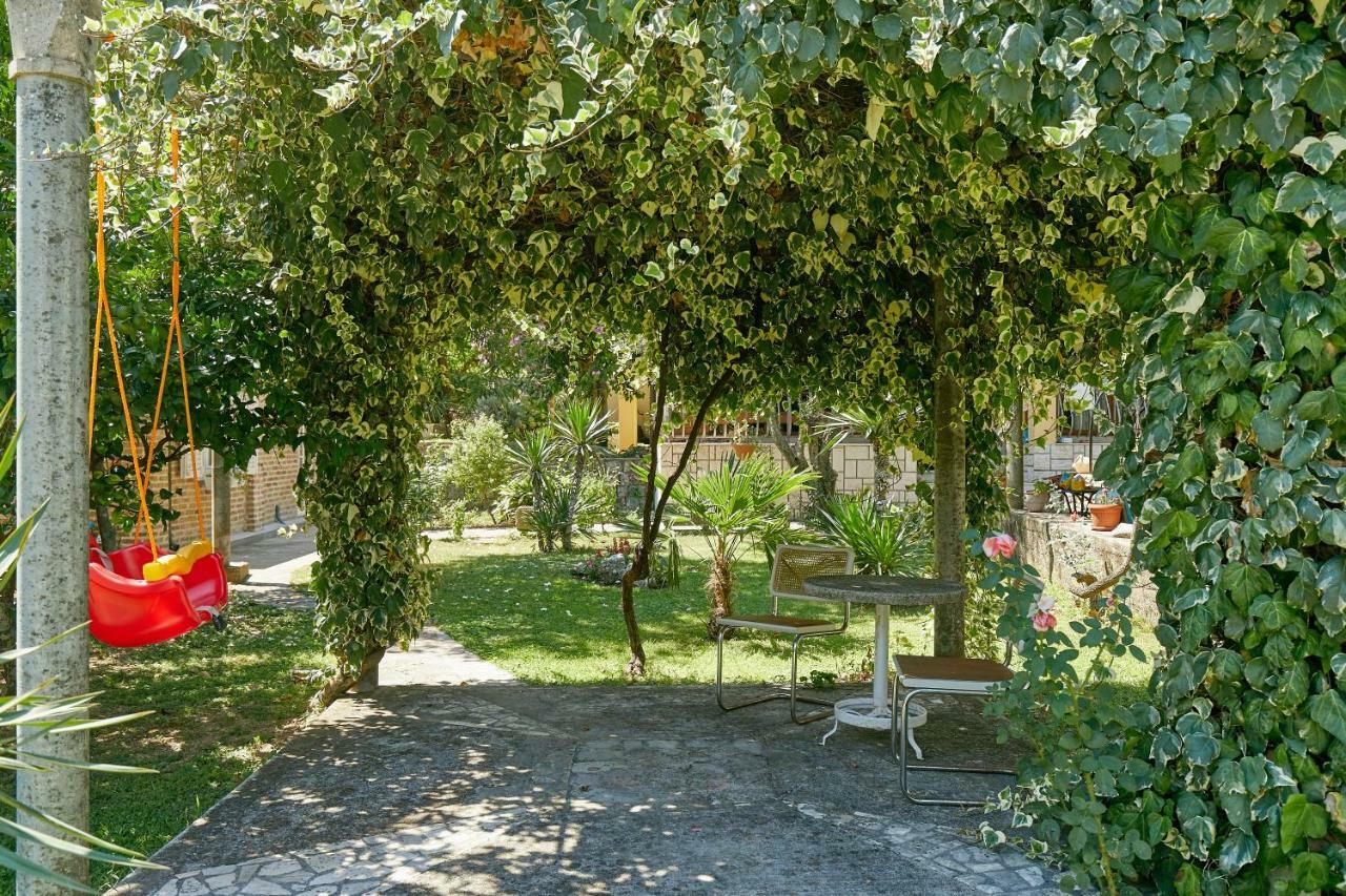Mediterranean Holiday House & Apartments Kotor Ngoại thất bức ảnh