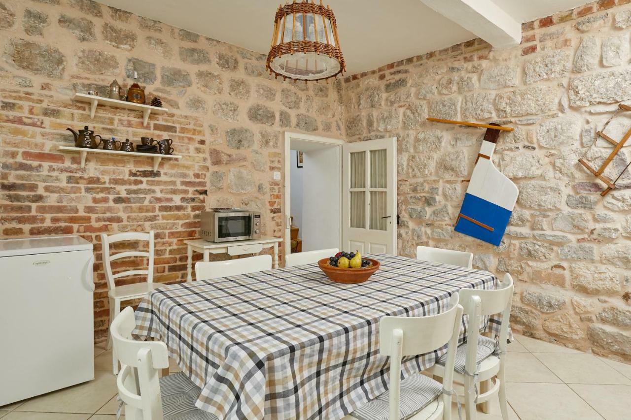 Mediterranean Holiday House & Apartments Kotor Ngoại thất bức ảnh